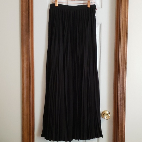 ⚡Sale⚡ Escada Black long pleated skirt 28